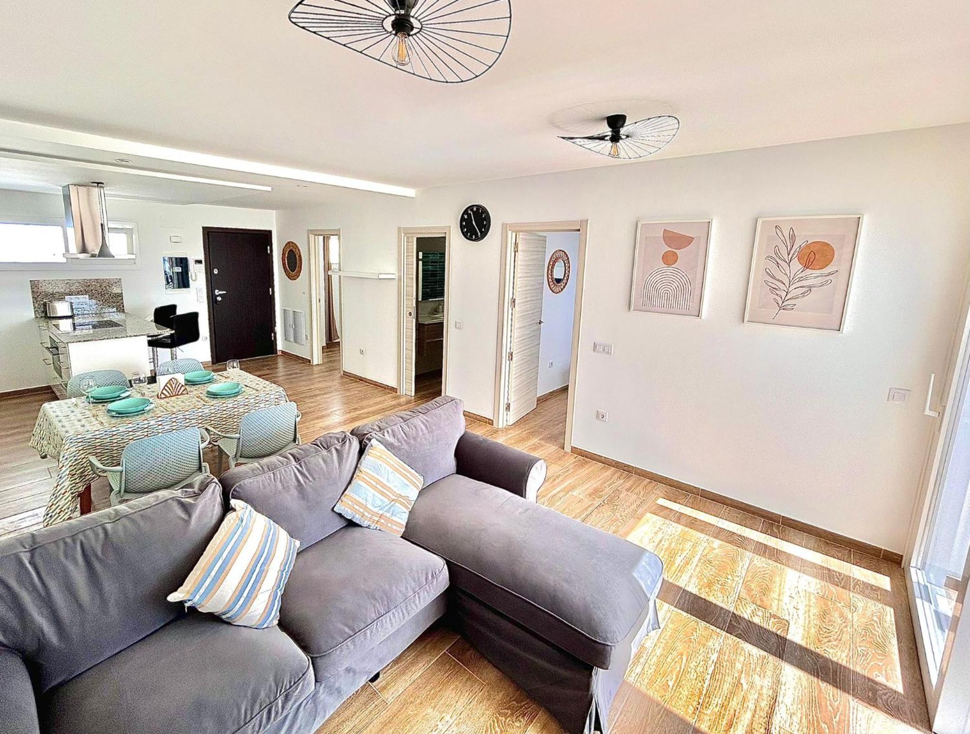 Stunning Sea View With Big Balcony In The Center Apartment *